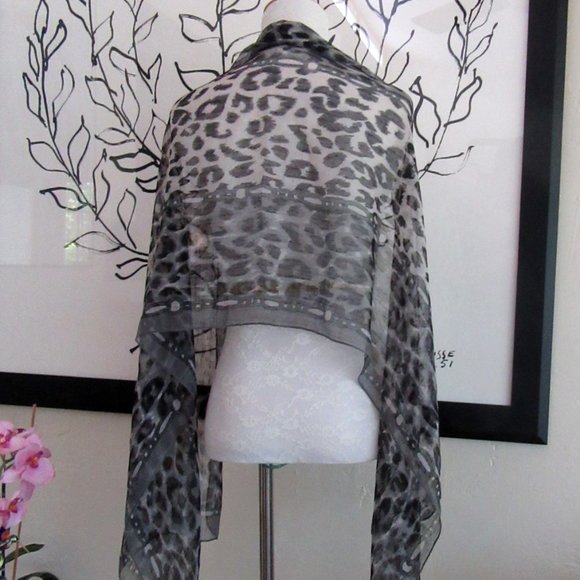 Black & white sheer leopard print scarf shawl 64" x 21" - perfect! - Picture 4 of 4